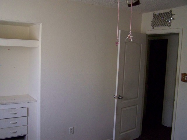 8260 West Piccadilly Road Phoenix, AZ 85033 - Photo 7 of 12 BED1