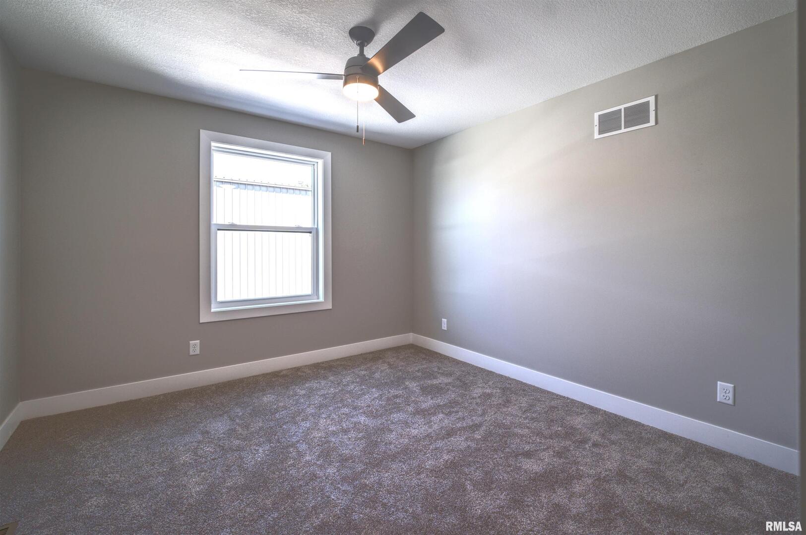 1006 South 4th Street Clinton, IA 52732 - Photo 12 of 33