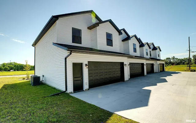 $230,000 | 1006 South 4th Street, Clinton, IA 52732