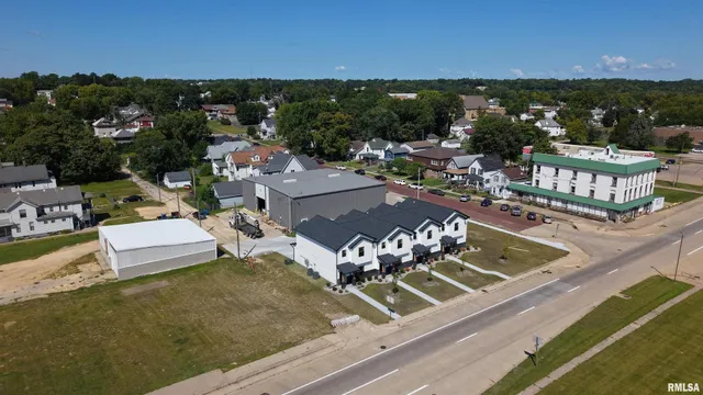 $230,000 | 1006 South 4th Street, Clinton, IA 52732