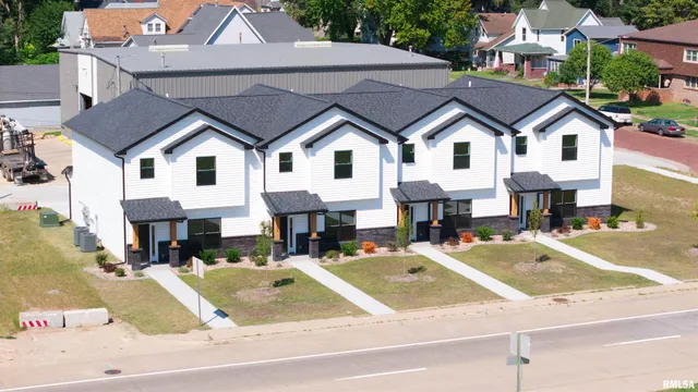 $230,000 | 1006 South 4th Street, Clinton, IA 52732