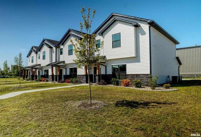 $230,000 | 1006 South 4th Street, Clinton, IA 52732