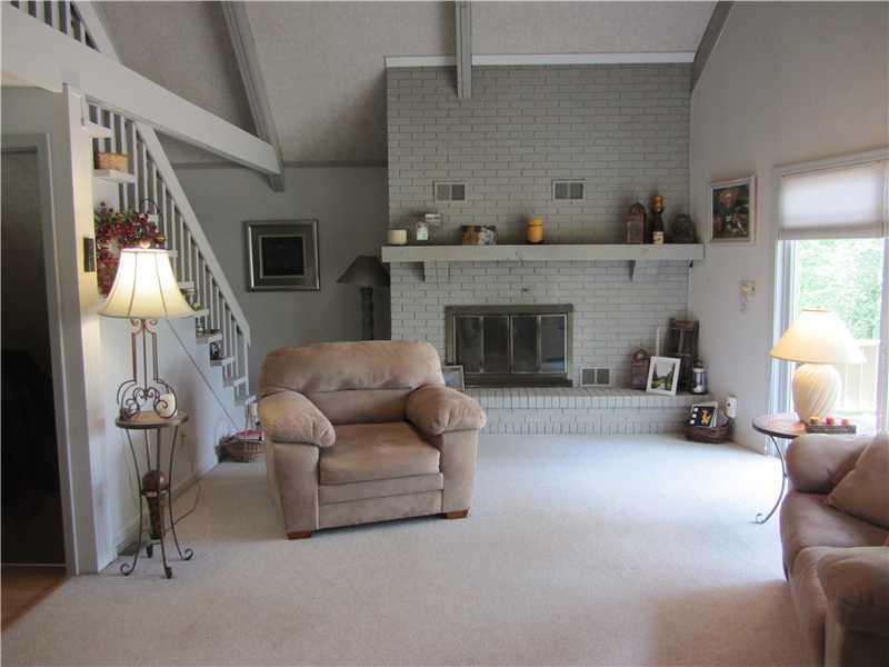 501 Shenango Road Beaver Falls, PA 15010 - Photo 12 of 25 Living Room.