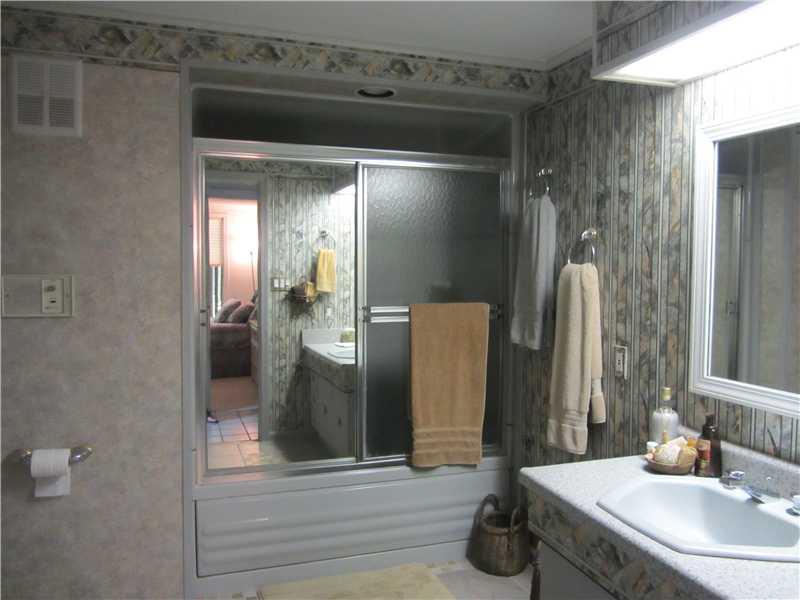 501 Shenango Road Beaver Falls, PA 15010 - Photo 15 of 25 Full Bath.