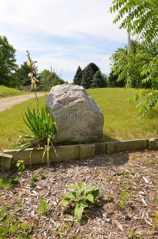 1085 Clyde Road Highland, MI 48357 - Photo 4 of 27