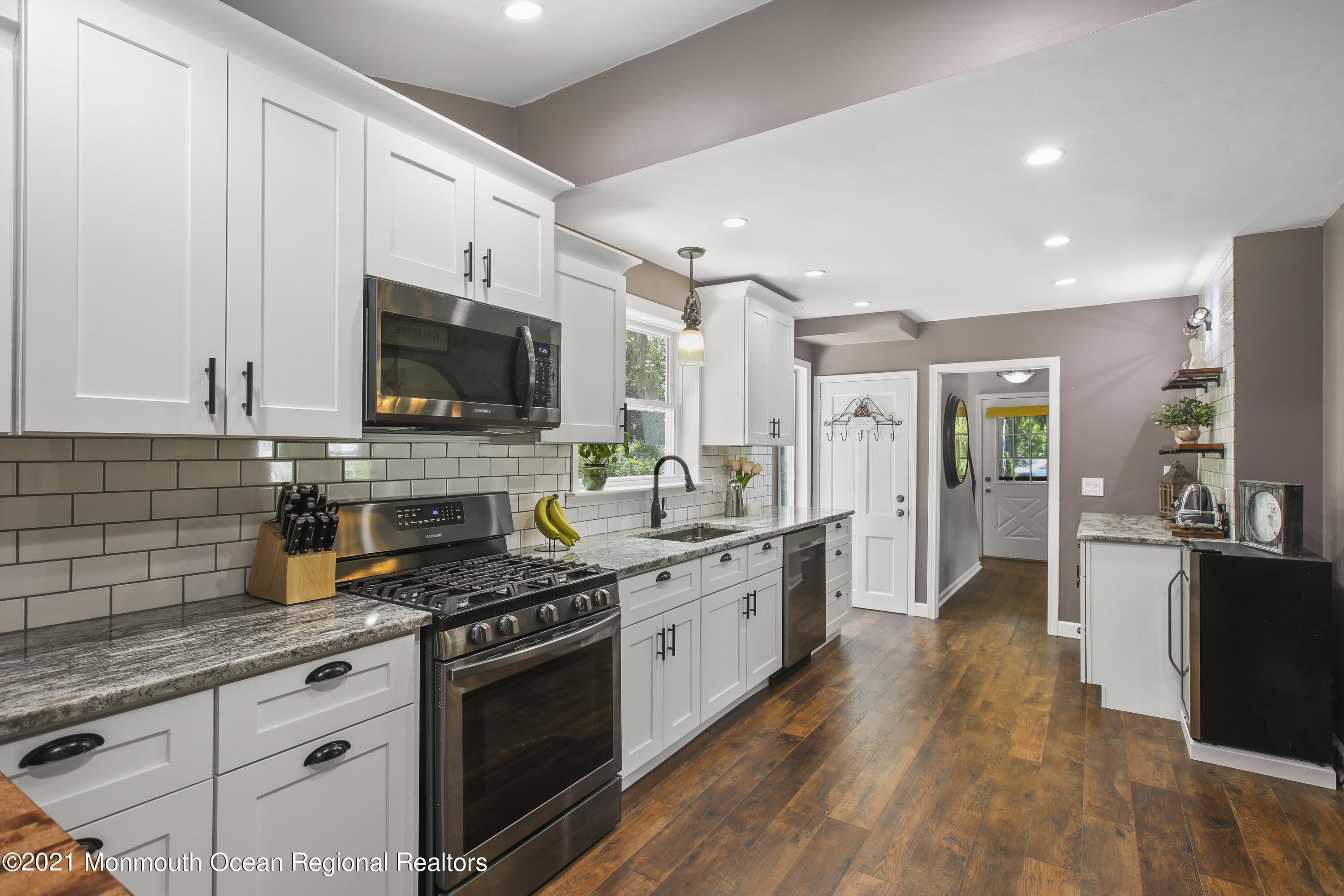 799 Nutswamp Road Middletown, NJ 07701 - Photo 12 of 66 5W5A1543