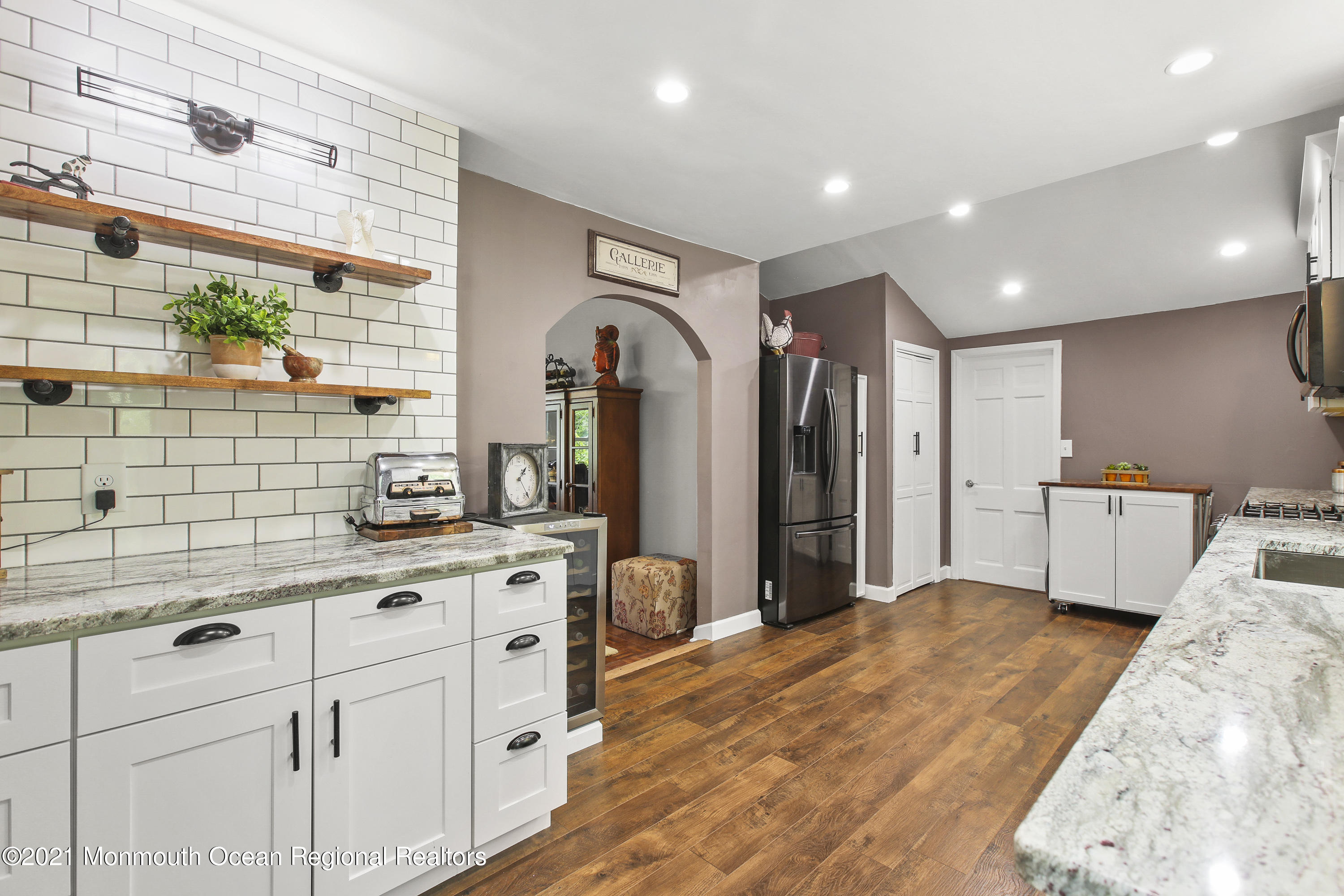 799 Nutswamp Road Middletown, NJ 07701 - Photo 15 of 66 5W5A1533