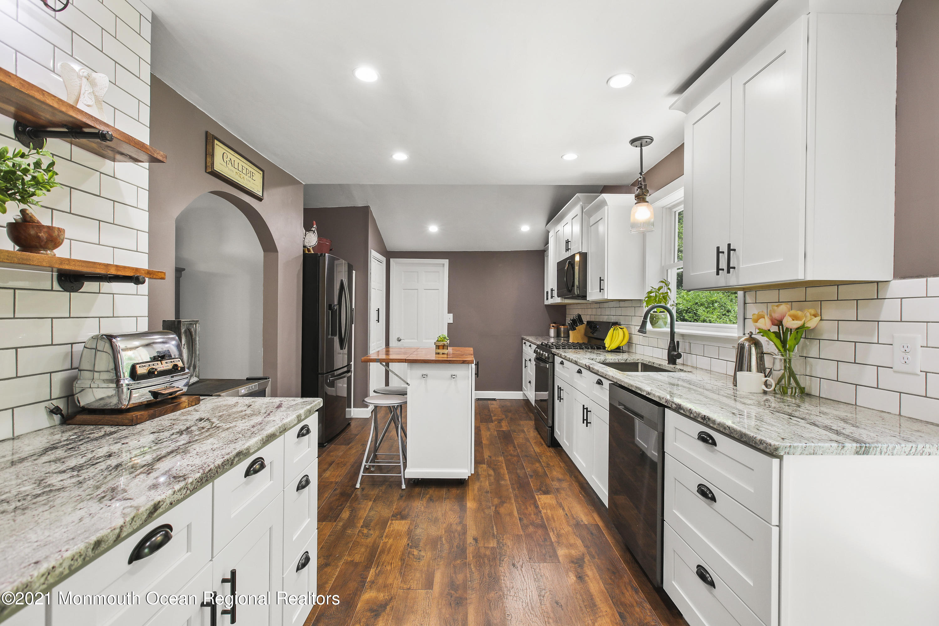 799 Nutswamp Road Middletown, NJ 07701 - Photo 16 of 66 5W5A1558
