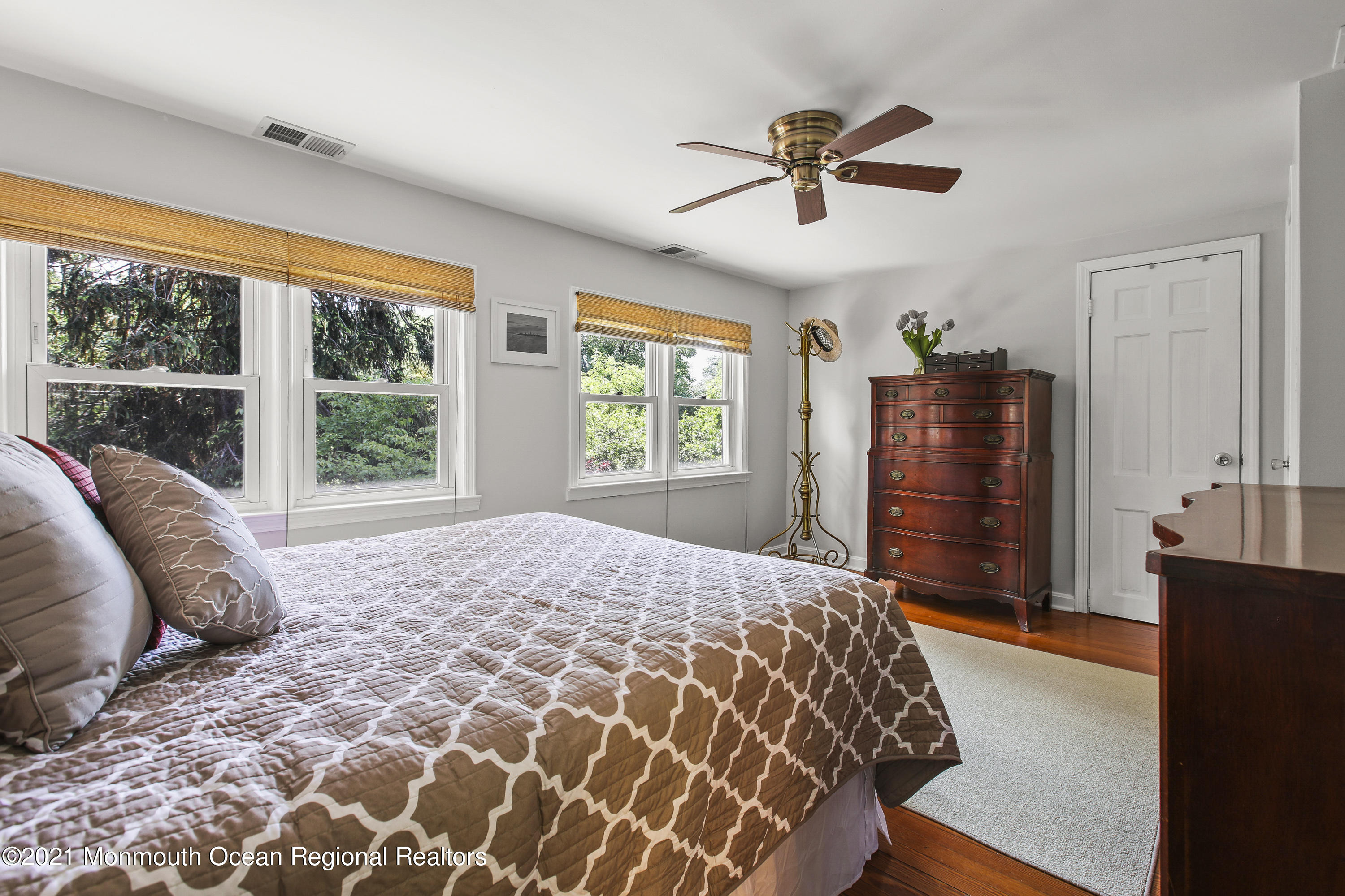 799 Nutswamp Road Middletown, NJ 07701 - Photo 31 of 66 5W5A1638