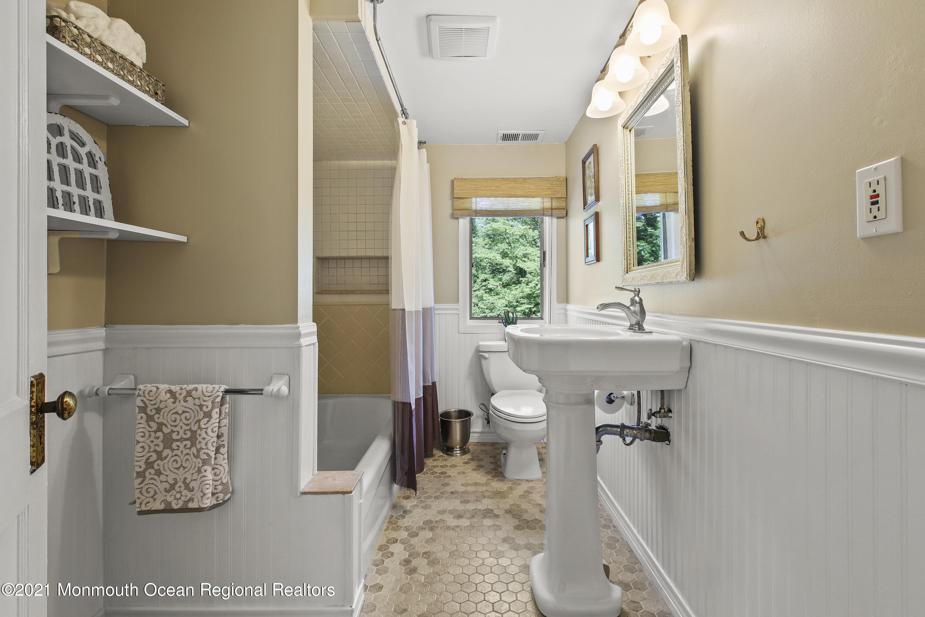 799 Nutswamp Road Middletown, NJ 07701 - Photo 32 of 66 5W5A1643