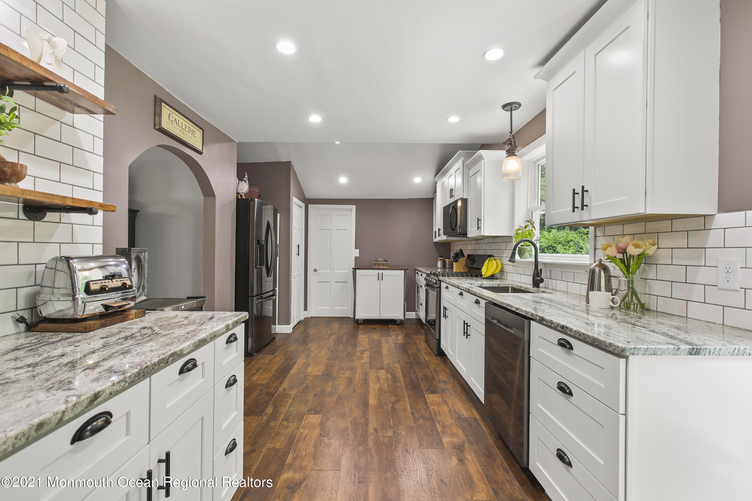 799 Nutswamp Road Middletown, NJ 07701 - Photo 9 of 66 5W5A1528