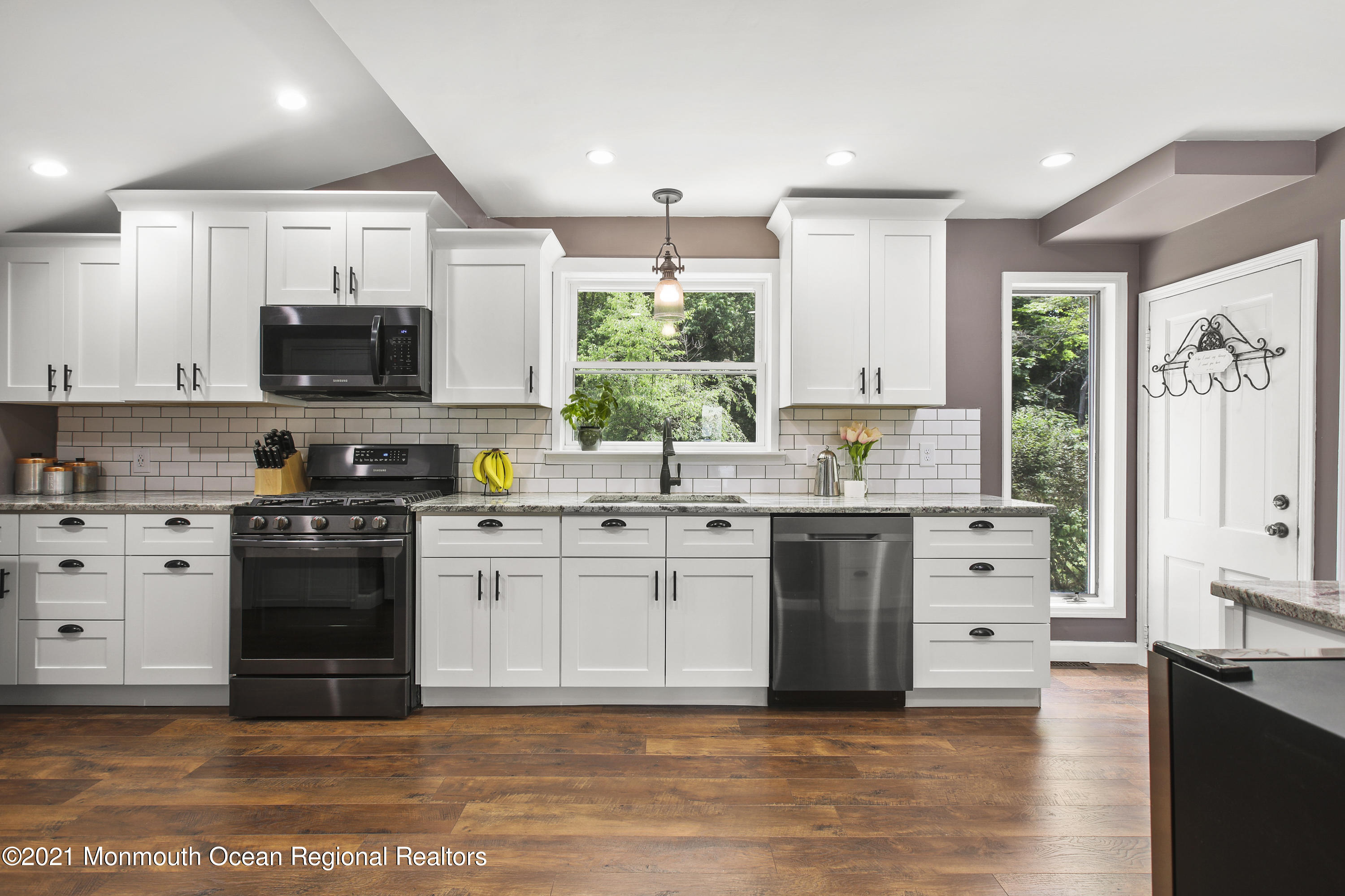 799 Nutswamp Road Middletown, NJ 07701 - Photo 10 of 66 5W5A1523