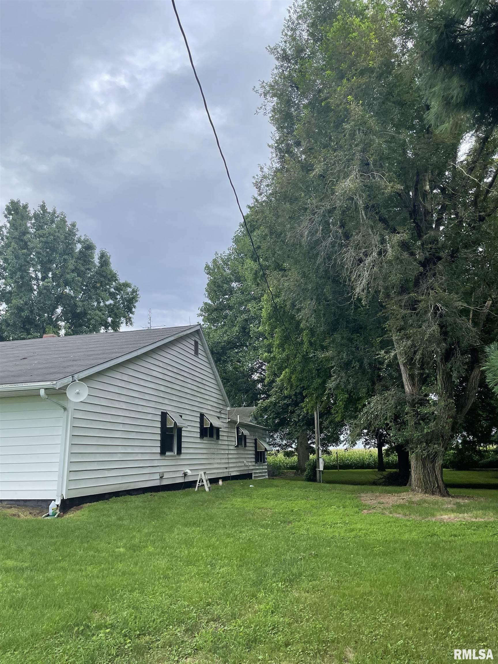 2389 Swain Road Jacksonville, IL 62650 - Photo 3 of 45