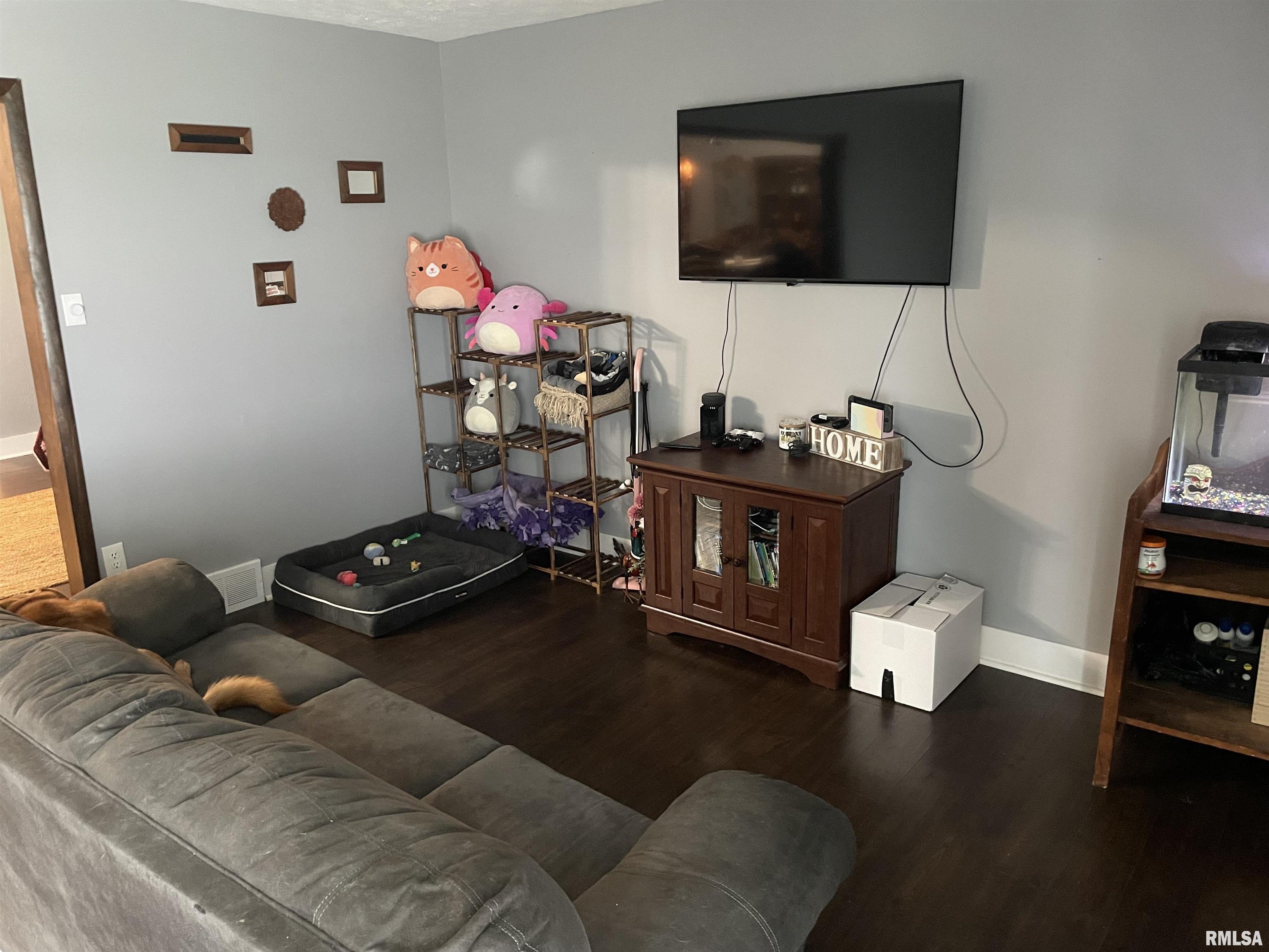 2389 Swain Road Jacksonville, IL 62650 - Photo 9 of 45