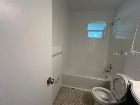 $1,800 | 423 North Ridgewood Avenue, Ormond Beach, FL 32174