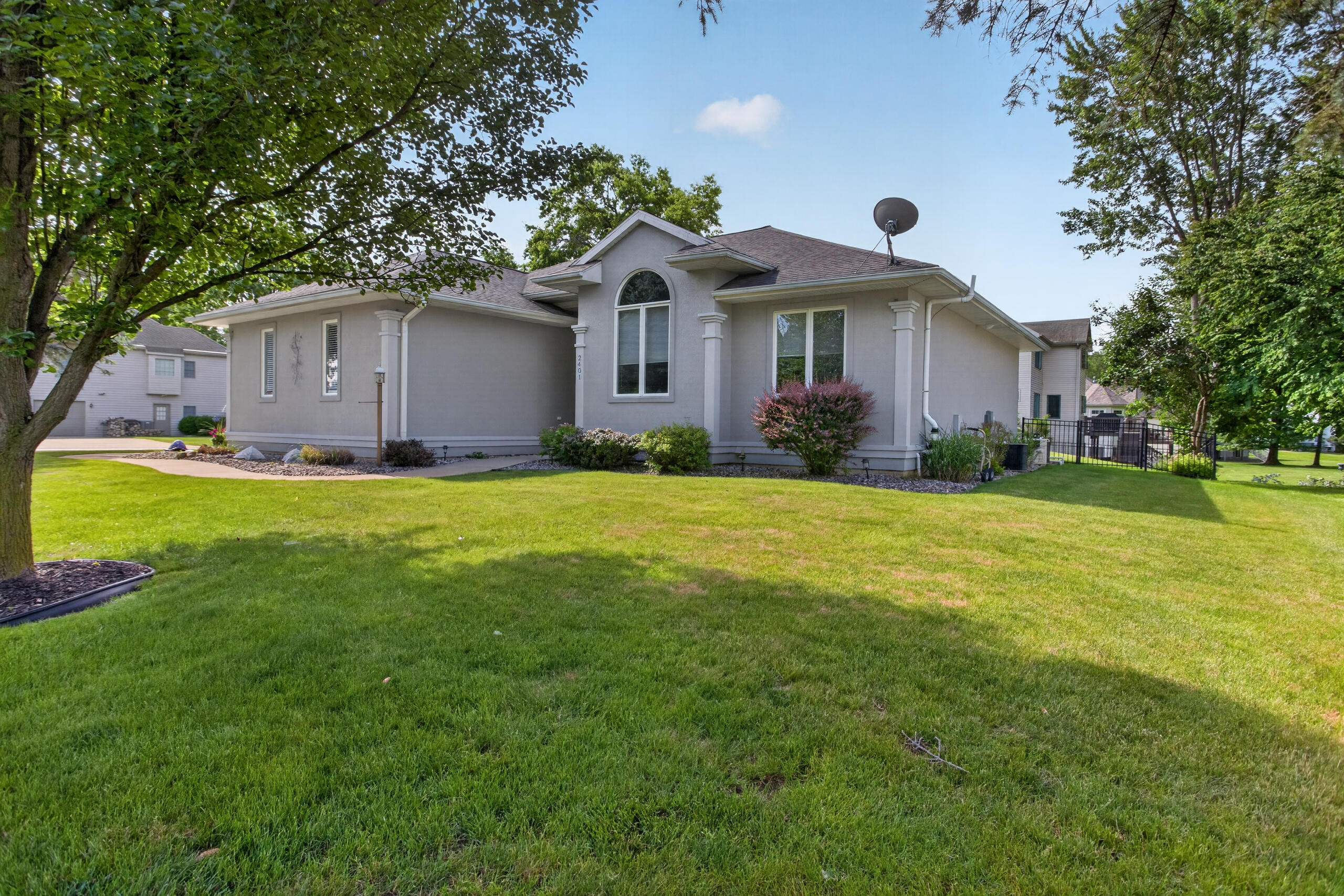 2401 Ridgeway Road Jackson, MI 49203 - Photo 1 of 58 IMG_8810