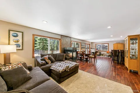 $1,099,000 | 1575 Crystal Air Drive, South Lake Tahoe, CA 96150