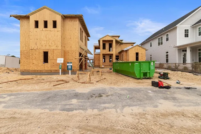 a view of an house with swimming pool and a yard