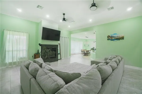 $249,000 | 216 Oak Drive, Braithwaite, LA 70040