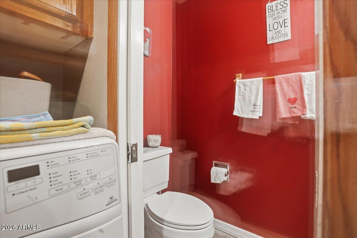 3922 South Poplar Street Tempe, AZ 85282 - Photo 18 of 41 a bathroom with a toilet a sink and a shower