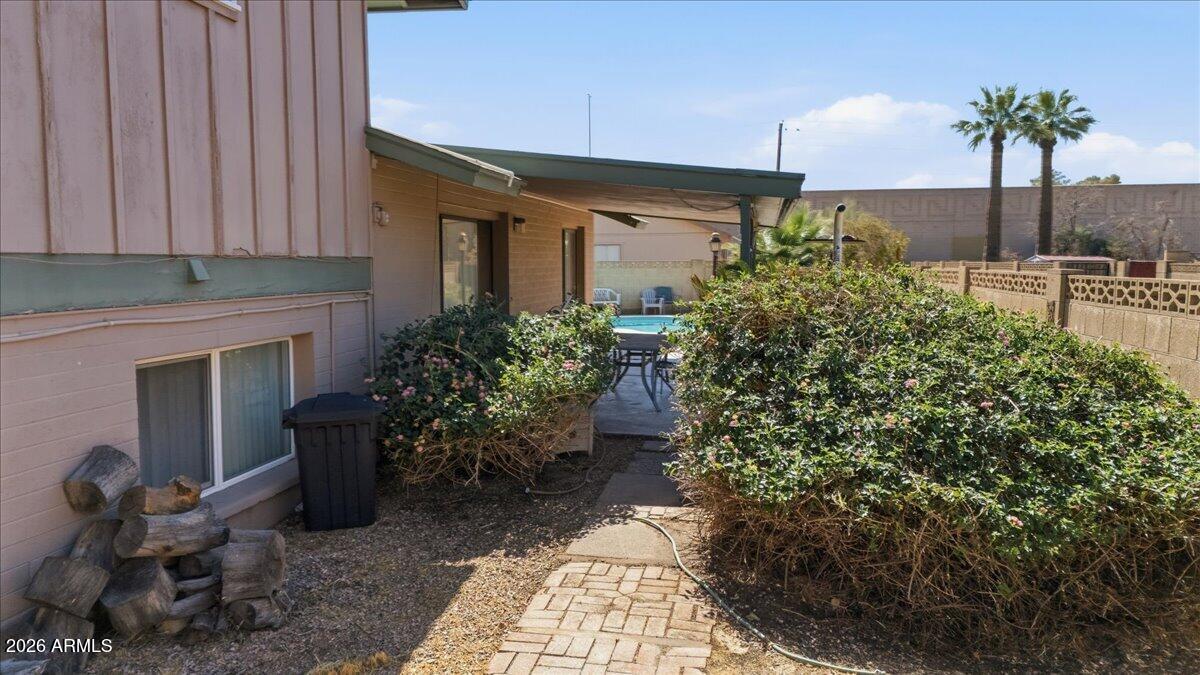 3922 South Poplar Street Tempe, AZ 85282 - Photo 41 of 41 a potted plant sitting in front of a house