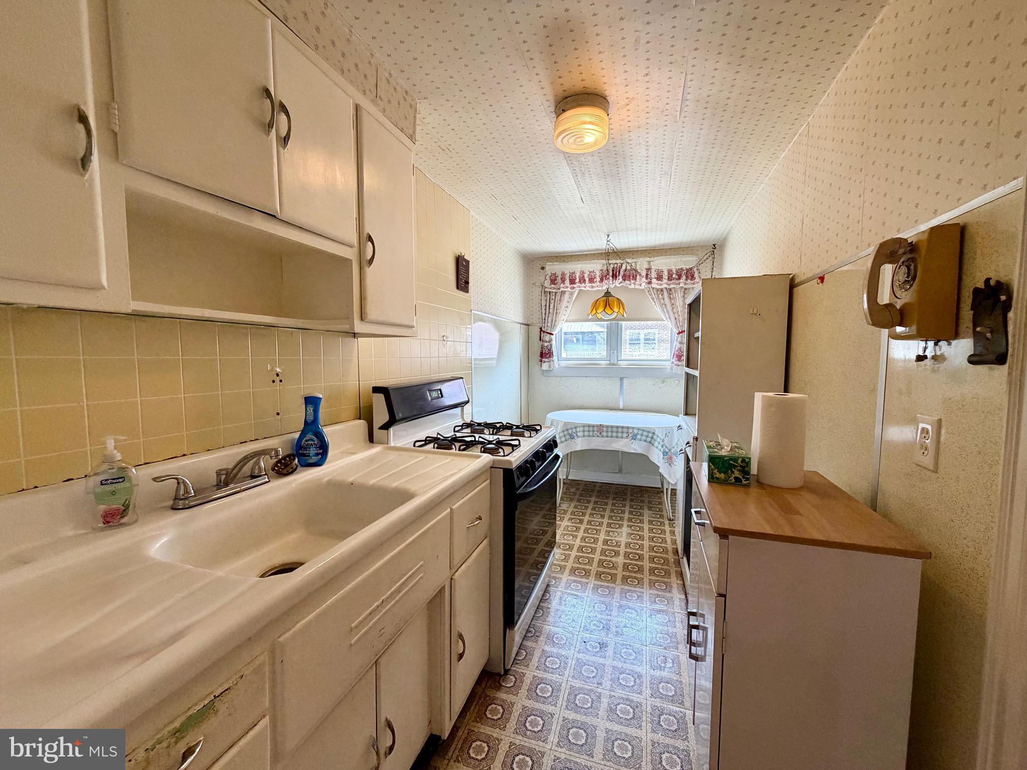 6323 Cottage Street Philadelphia, PA 19135 - Photo 6 of 17