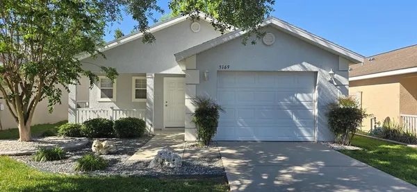 $1,600 | 5169 Northeast 122nd Boulevard, Oxford, FL 34484