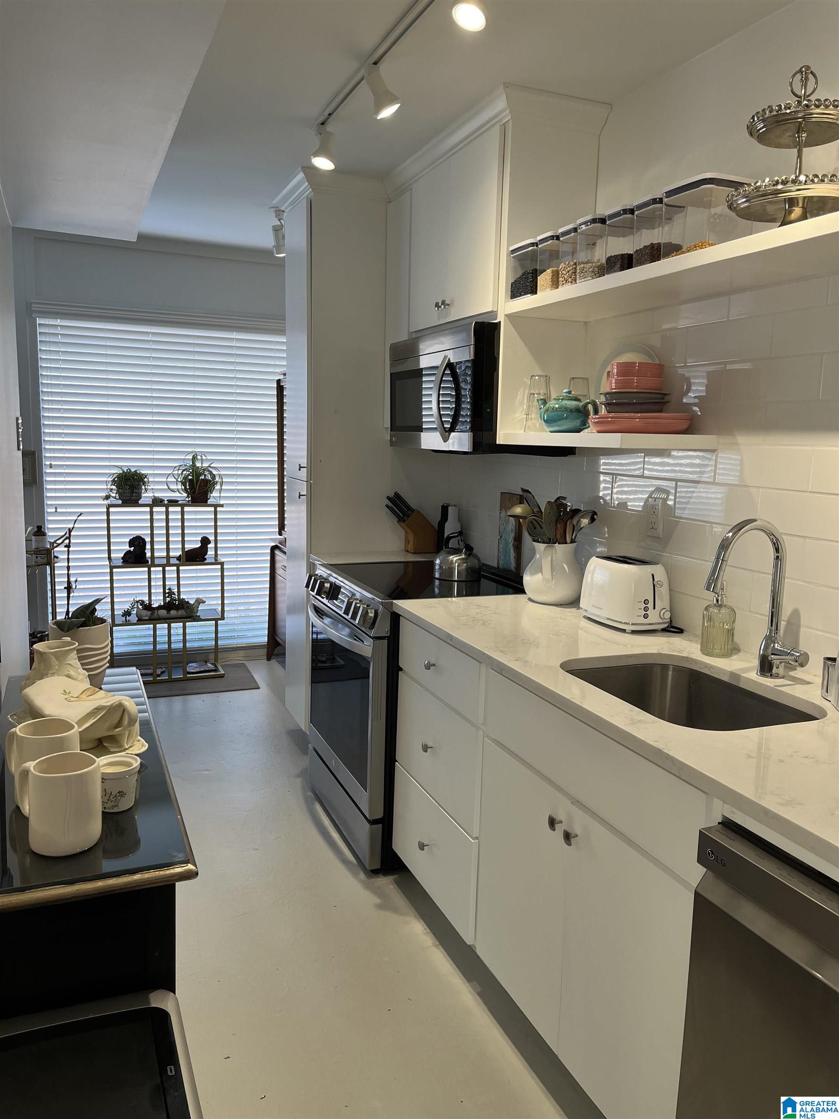 2990 Rhodes Circle South, Unit 122 Birmingham, AL 35205 - Photo 3 of 19