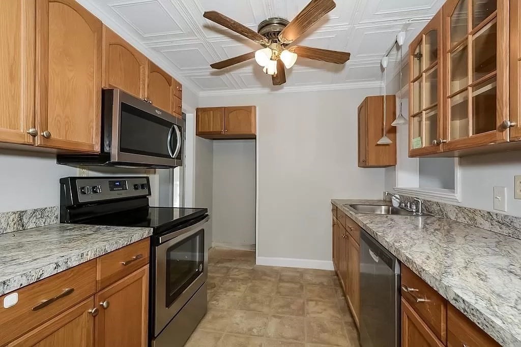 13 Grattan Street Springfield, MA 01119 - Photo 7 of 22 Gallery Image 7