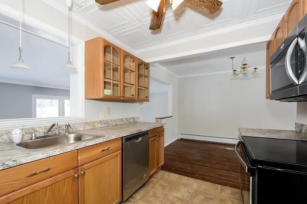 13 Grattan Street Springfield, MA 01119 - Photo 8 of 22 Gallery Image 8