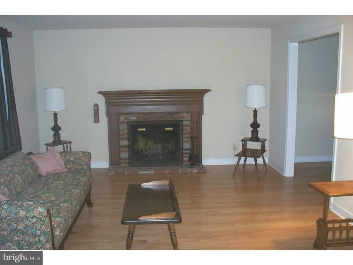 132 County Line Road Lansdale, PA 19446 - Photo 5 of 24 Living Room