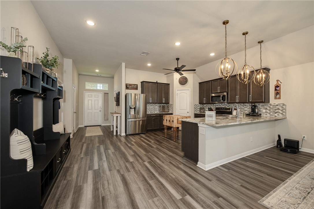 2078 Viva Road Bryan, TX 77807 - Photo 11 of 32