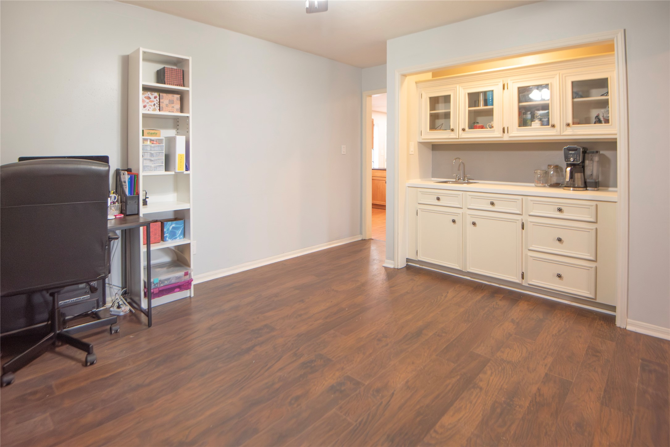 3000 Shadow Lawn Street Brenham, TX 77833 - Photo 12 of 31 Wet Bar
