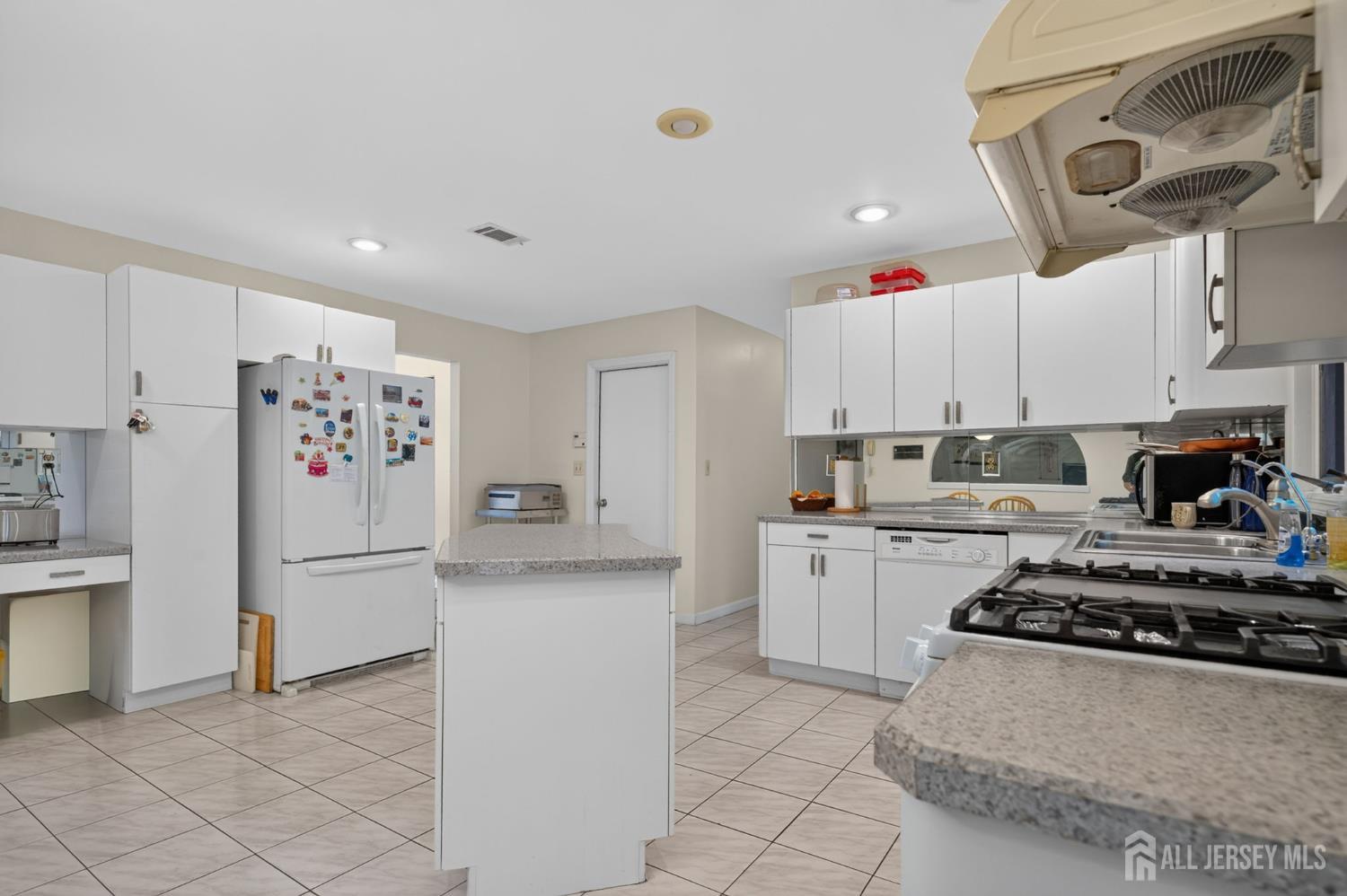 14 Gallo Way Edison, NJ 08820 - Photo 14 of 38