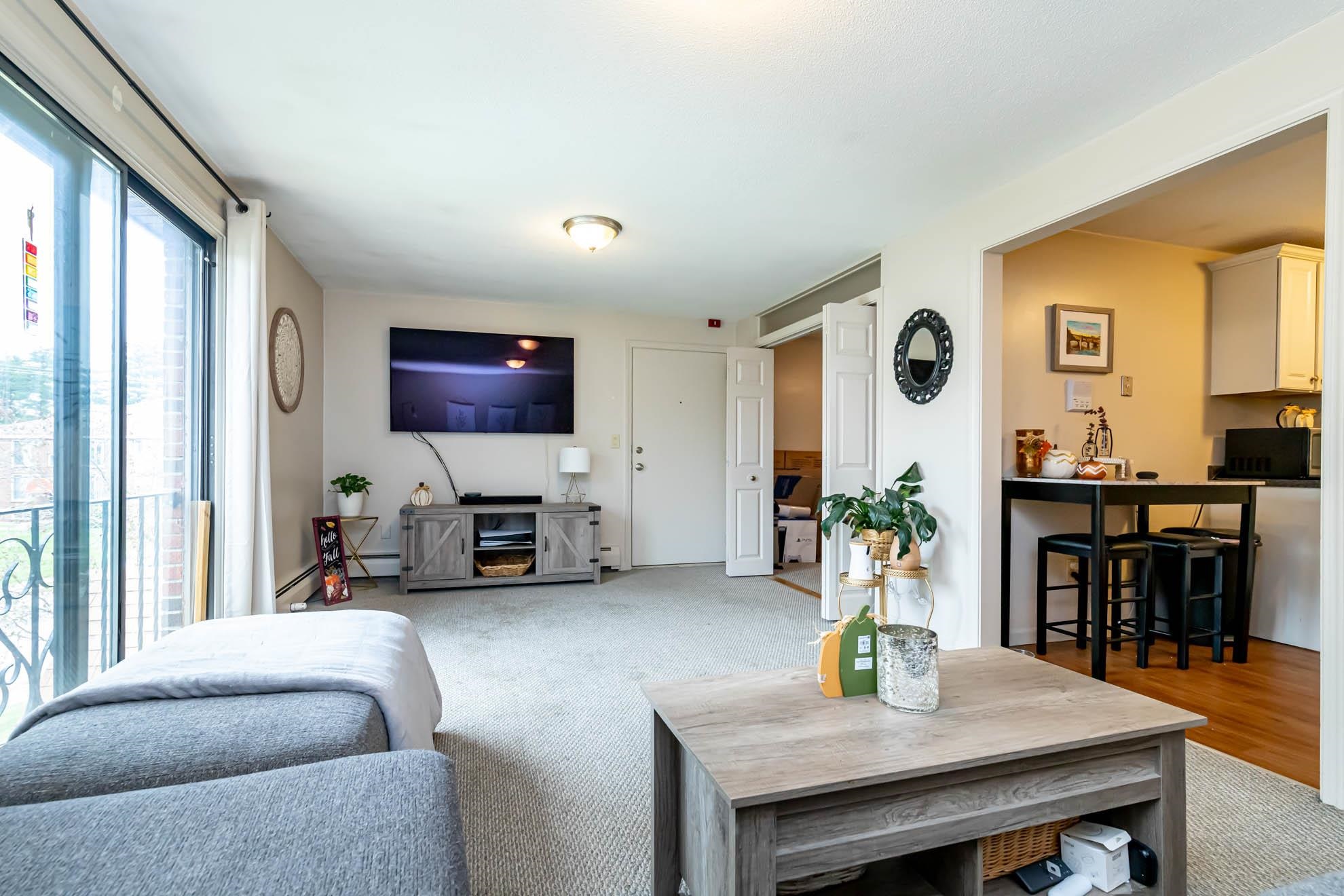 30 English Village Road, Unit 301 Manchester, NH 03102 - Photo 6 of 12 Gallery Image 6