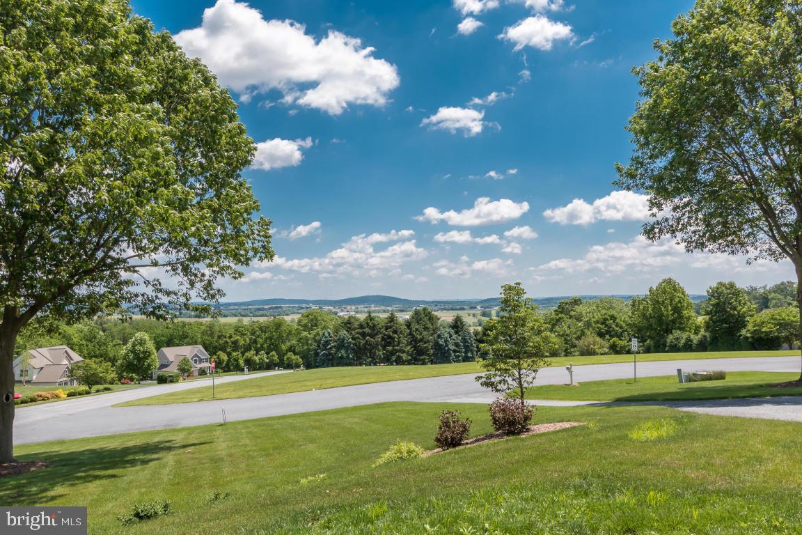 2 Strawberry Lane Lititz, PA 17543 - Photo 3 of 49