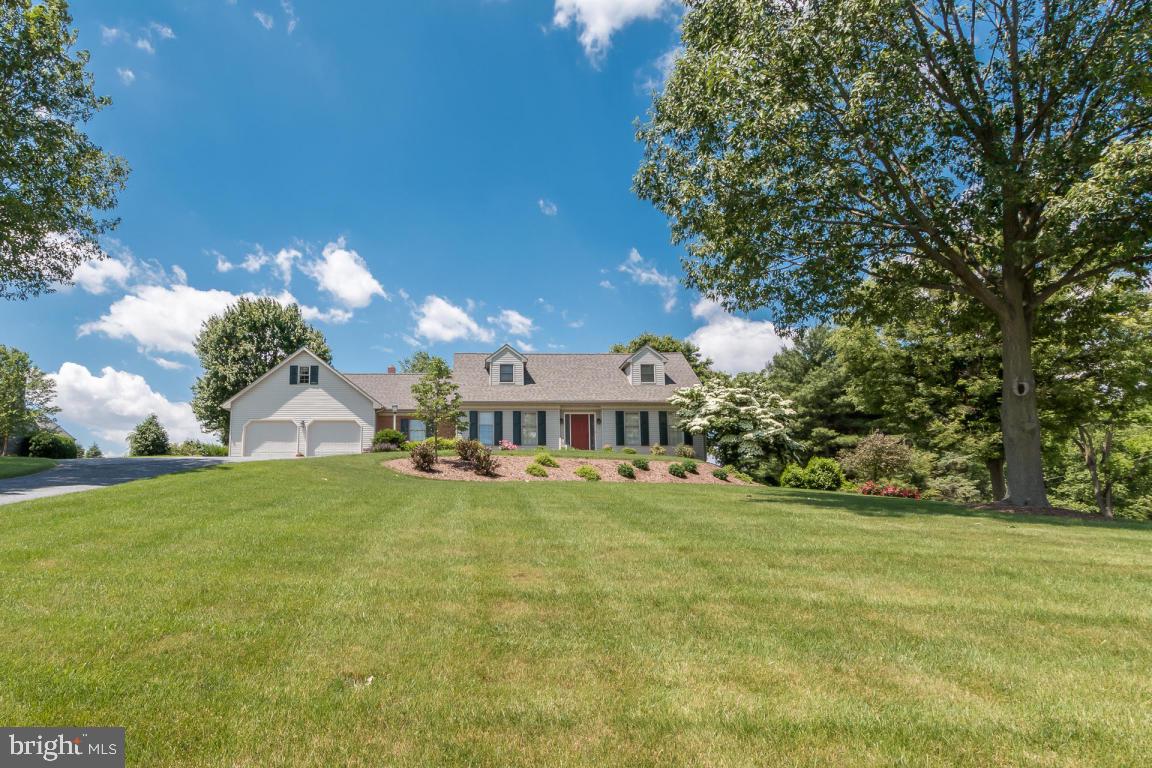 2 Strawberry Lane Lititz, PA 17543 - Photo 4 of 49