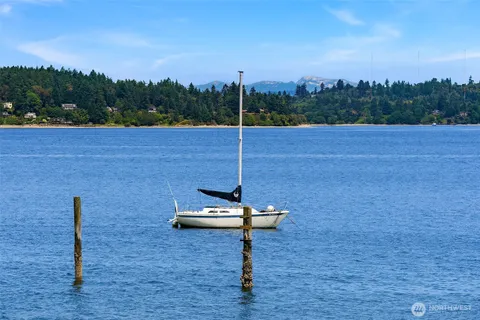 $1,325,000 | 26321 Pillsbury Road Southwest, Vashon, WA 98070