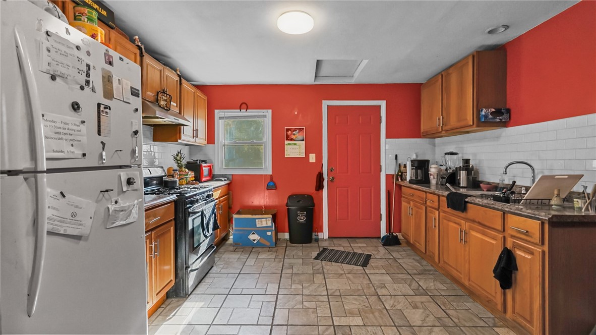 53 Rochambeau Avenue Providence, RI 02906 - Photo 12 of 25 Gallery Image 12