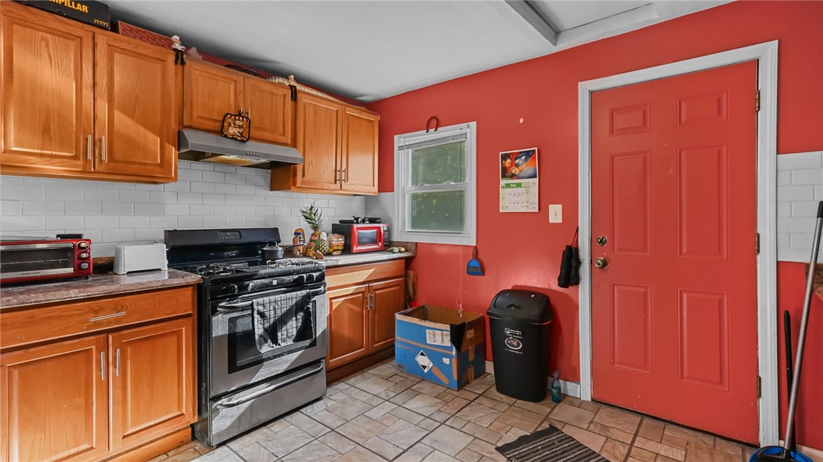 53 Rochambeau Avenue Providence, RI 02906 - Photo 10 of 25 Gallery Image 10