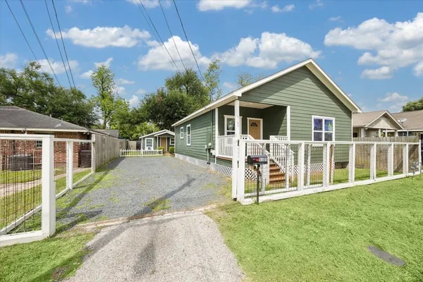 $380,000 | 5105 Chapman Street, Houston, TX 77009