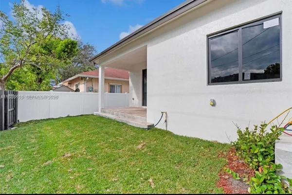 a front view of house with yard