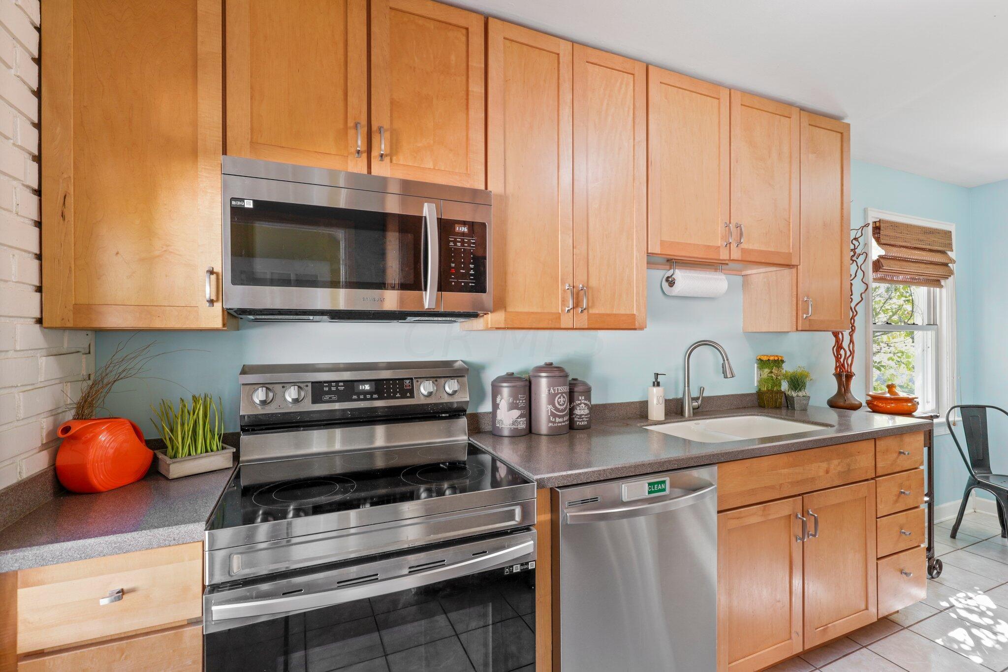 622 Chase Road Columbus, OH 43214 - Photo 13 of 51 Stainless Steel Appliances