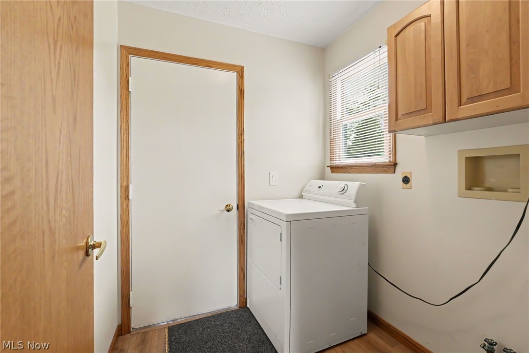 13874 Radcliffe Road Chardon, OH 44024 - Photo 24 of 28 1st floor Laundry