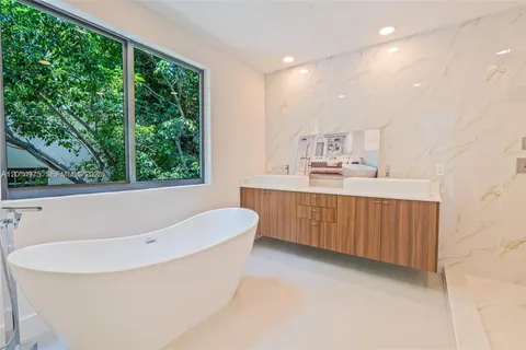 $1,399,000 | 909 Northeast 16th Avenue, Fort Lauderdale, FL 33304