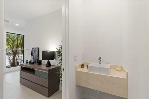 $1,399,000 | 909 Northeast 16th Avenue, Fort Lauderdale, FL 33304