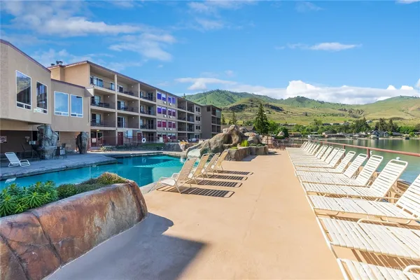 $329,000 | 322 West Woodin Avenue, Unit 642, Chelan, WA 98816