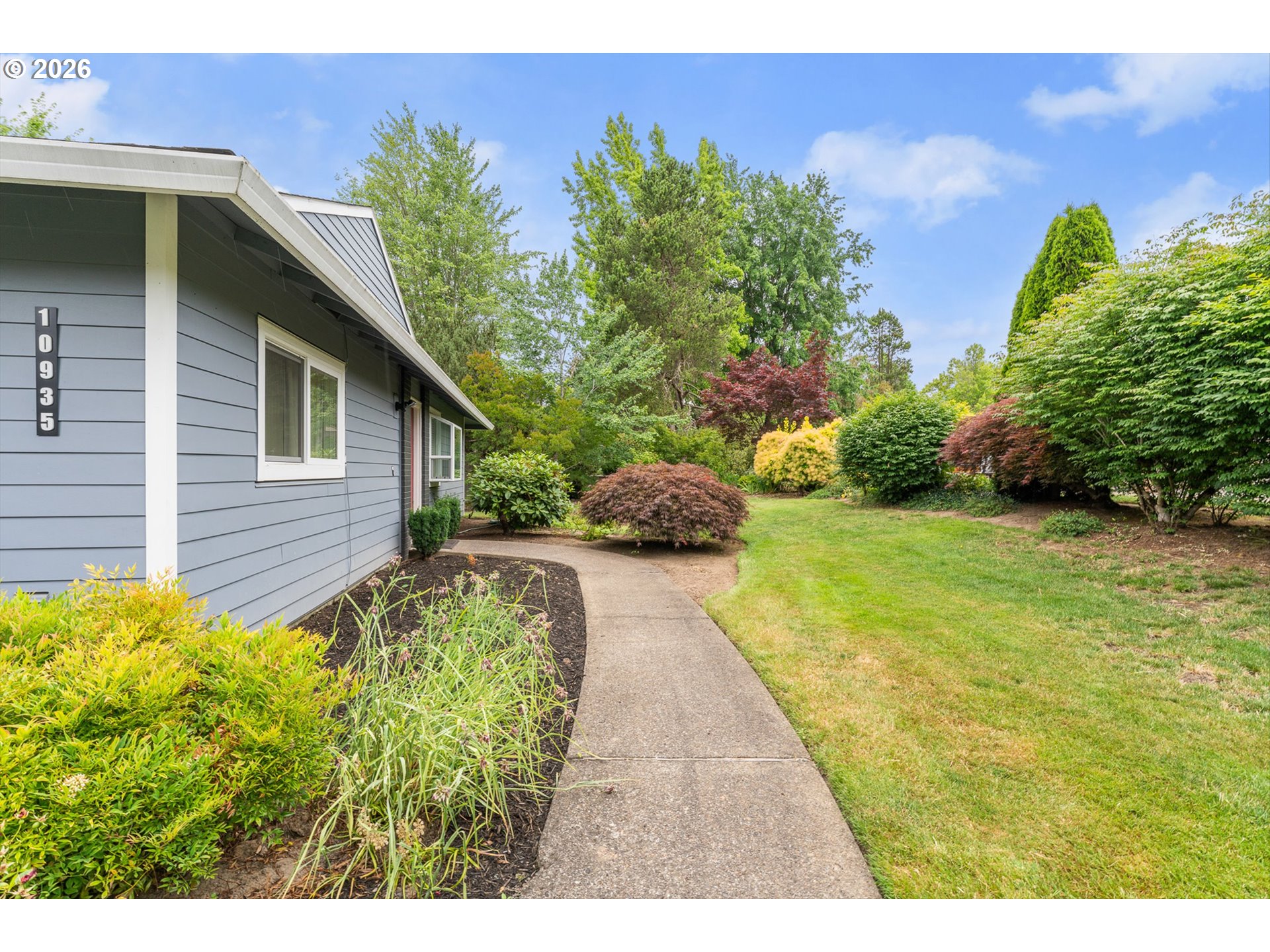 10935 Southwest Meadowbrook Drive Portland, OR 97224 - Photo 2 of 21