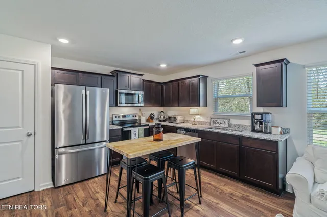 $295,500 | 9445 River Cane Road, Mascot, TN 37806