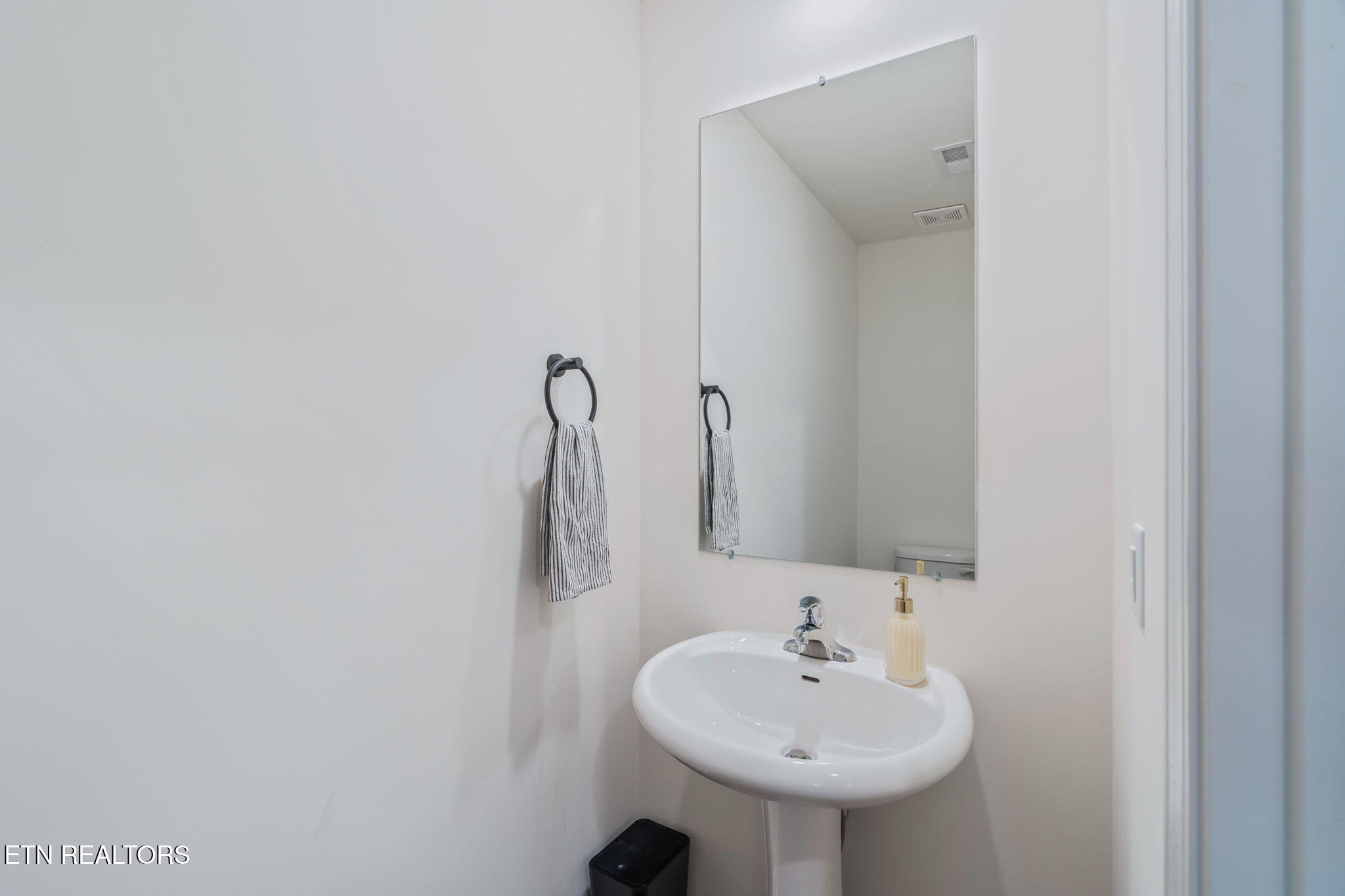 9445 River Cane Road Mascot, TN 37806 - Photo 18 of 38 18-web-or-mls-9445 River Cane Road-19